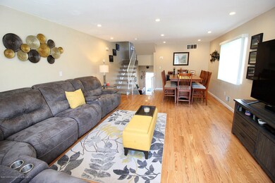9 Ludwig Ln unit 11, Staten Island, NY 10303 - photo 3