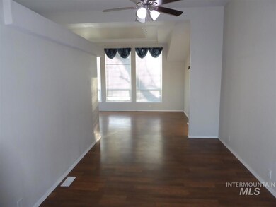 634 W California Ave, Homedale, ID 83628 - photo 4