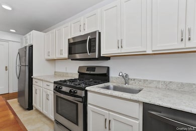 Evelyn Court Apartment unit 10-C, Mamaroneck, NY 10543 - photo 2
