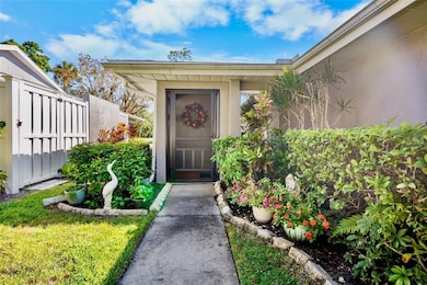 3905 Center Gate Cir unit 3, Sarasota, FL 34233 - photo 3