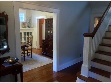Entry/Foyer.