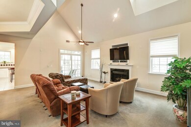 13952 Greendale Dr unit 19, Woodbridge, VA 22191 - photo 3