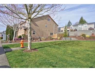 858 NW 2nd Ave, Canby, OR 97013 - photo 3