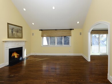 623 W Lyon Farm Dr, Greenwich, CT 06831 - photo 4