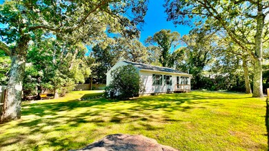 14 Cottage St, Vineyard Haven, MA 02568 - photo 2