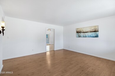 1215 E Geneva Dr-6