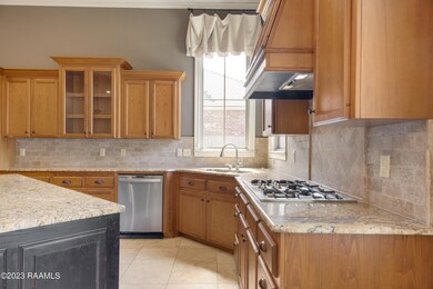 205 Waverly Blvd-13