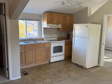 160 Laurel Ave unit Upper in Back Buildi, Northport, NY 11768 - photo 4