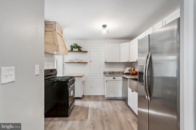 210 N Duncan St, Baltimore, MD 21231 - photo 7