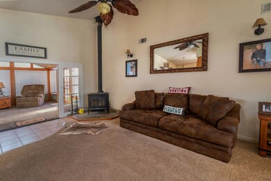 005_FAMILY ROOM