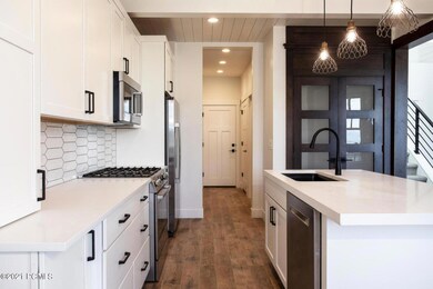 11913 N Shoreline Dr Kamas UT-007-009-De