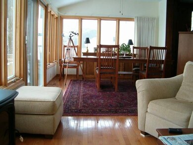 Dining room with spectacular views, part of the op