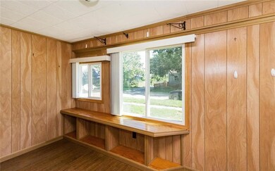 832 E 24th Ct, Des Moines, IA 50317 - photo 3