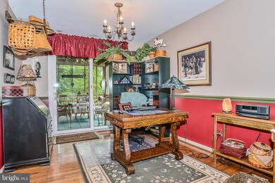 8502 Middle Run Dr, Springfield, VA 22153 - photo 6