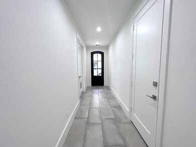 2122 Blalock Rd unit C, Houston, TX 77080 - photo 2