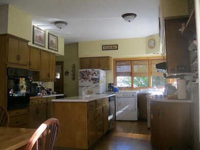 339 Wheatfield St, North Tonawanda, NY 14120 - photo 6