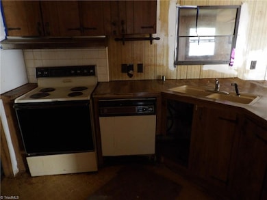 136 Gaston Ln, Elkin, NC 28621 - photo 7