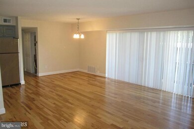 7841 Enola St unit 106, McLean, VA 22102 - photo 3