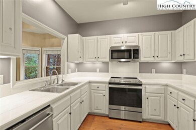 103 Clary Ct unit 9, Blowing Rock, NC 28605 - photo 6