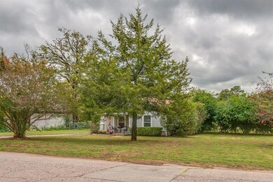 908 W Acheson St, Denison, TX 75020 - photo 2