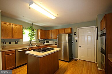 7100 Silverton Ct, District Heights, MD 20747 - photo 3