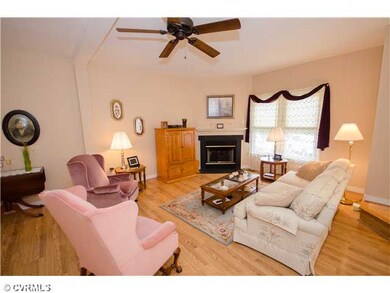 Living Room - Great space here. Newer laminate flo