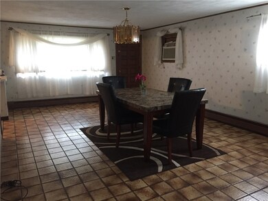 Dining room / Family room