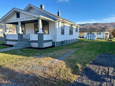 805 W Jackson St, Covington, VA 24426 - photo 2