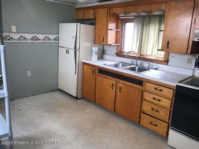 208 Whitmore Ave, Mayfield, PA 18433 - photo 3