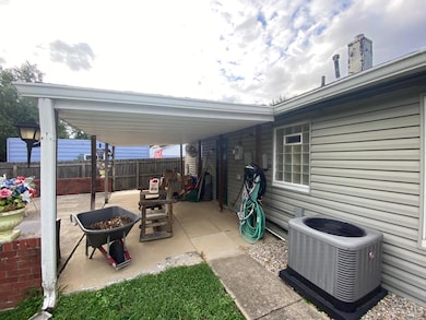 3373 Kathy Ln, Cincinnati, OH 45238 - photo 6