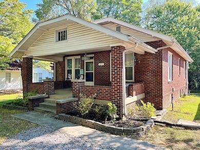 1011 Dunlap St, Paris, TN 38242 - photo 3