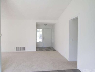 Entry/Living room