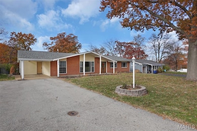 1019 Orchard Lakes Dr, Saint Louis, MO 63146 - photo 3