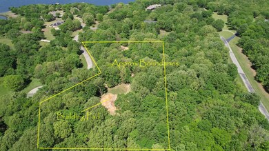 Bird's eye view featuring a wooded view