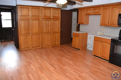 601 Maple St, Overbrook, KS 66524 - photo 4