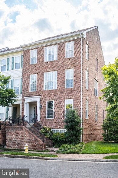 1601 Potomac Greens Dr unit B, Alexandria, VA 22314 - photo 2