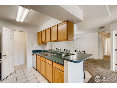 Kitchen & Breakfast Bar