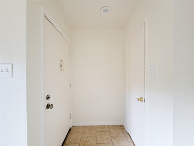 821 E House St unit 106, Alvin, TX 77511 - photo 6