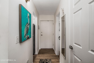 222 14TH AVE N #203 FOYER