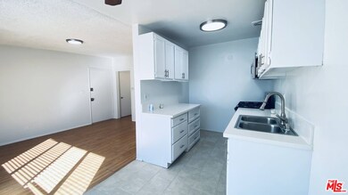 6950 Coldwater Canyon Ave unit 6, Los Angeles, CA 91605 - photo 5