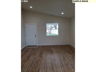 Living Room/Entrance