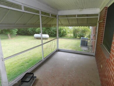 SCREENED PORCH