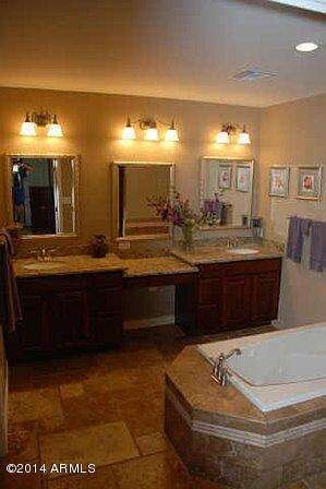 3109 E Roma Ave master bathroom