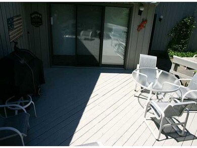 Patio/Deck Al fresco dining off the kitchen