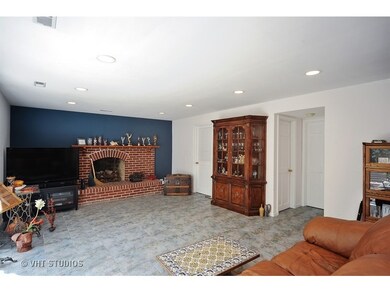 2527 Happy Hollow Rd, Glenview, IL 60026 - photo 4