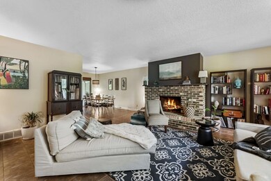 7-web-or-mls-710 Woodland Way-2