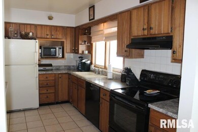 1528 14th St, Bettendorf, IA 52722 - photo 5