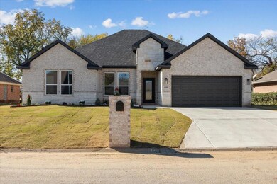1109 Oxford Dr, Gainesville, TX 76240 - photo 3