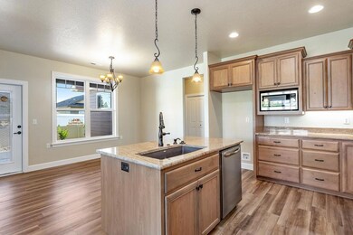 1517 Blackberry Run St, Central Point, OR 97502 - photo 4