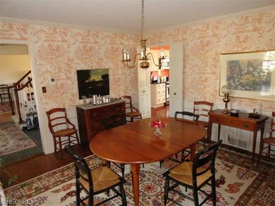 14 x 13 Dining Room makes entertaining a pleasure.